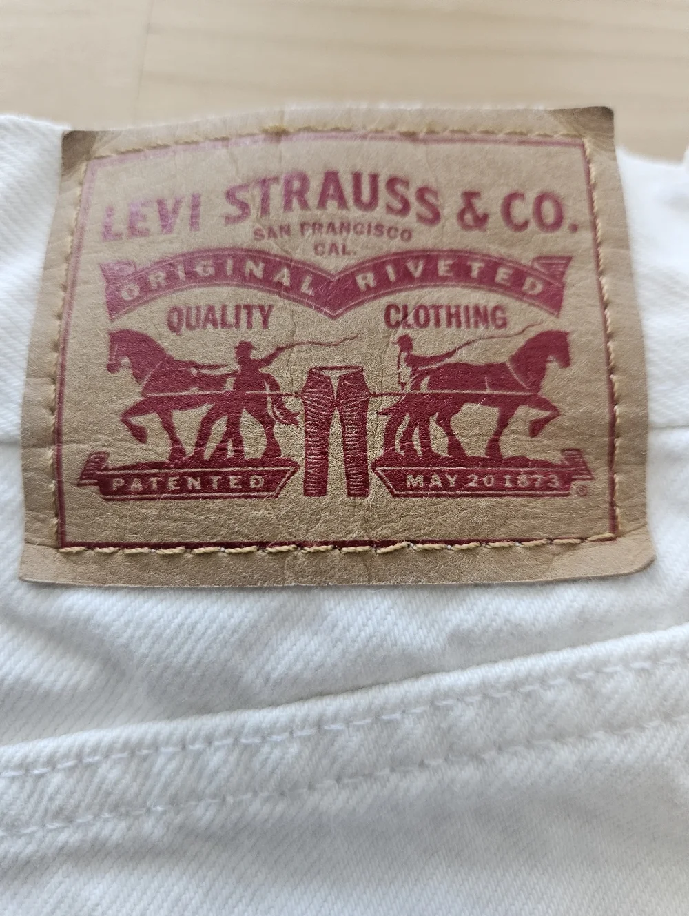 Levi's White‎ High-Rise Distressed Mom Jean Shorts Sz 28 Festival Summer Biker
